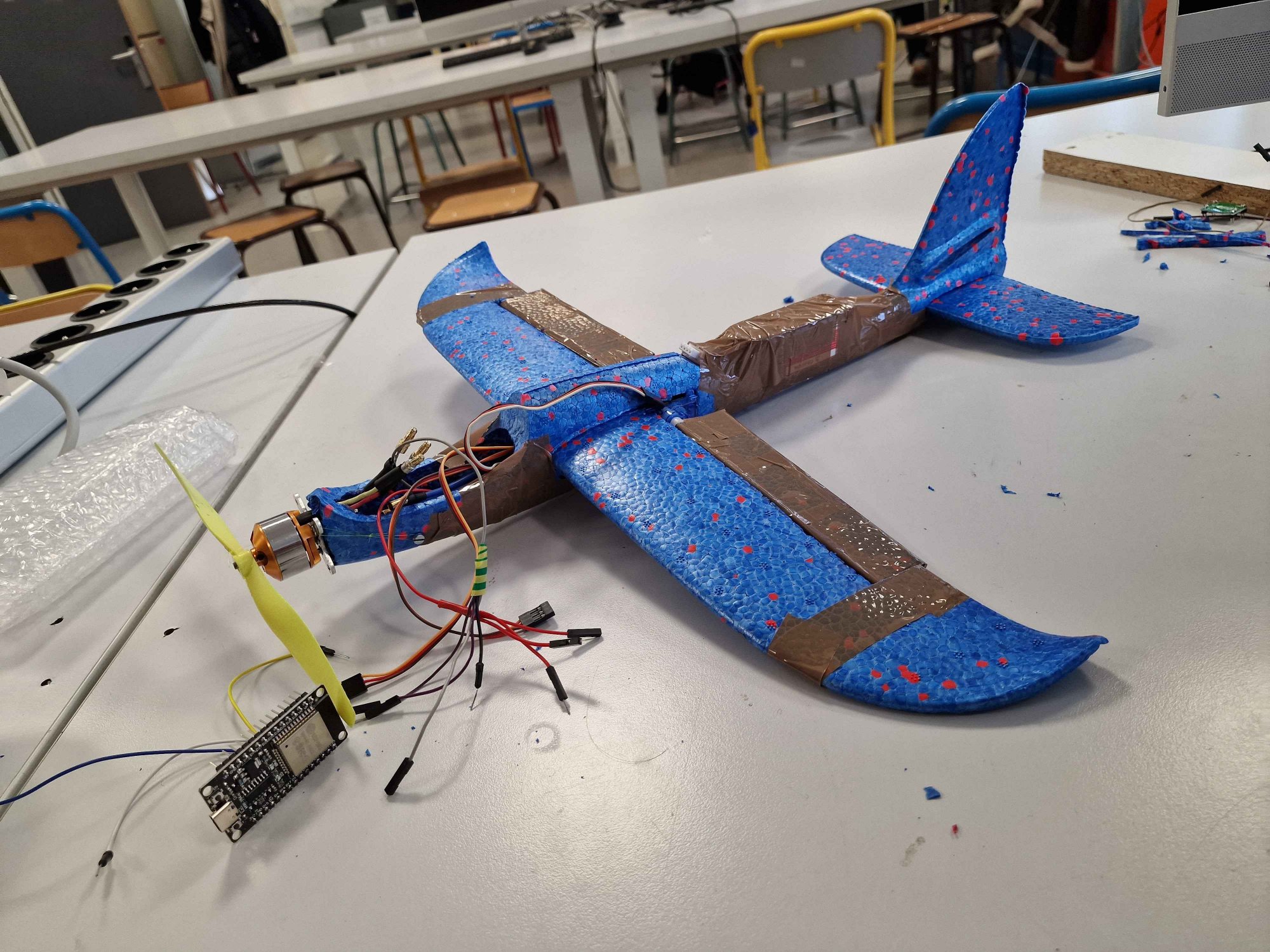 Avion RC en polystyrène