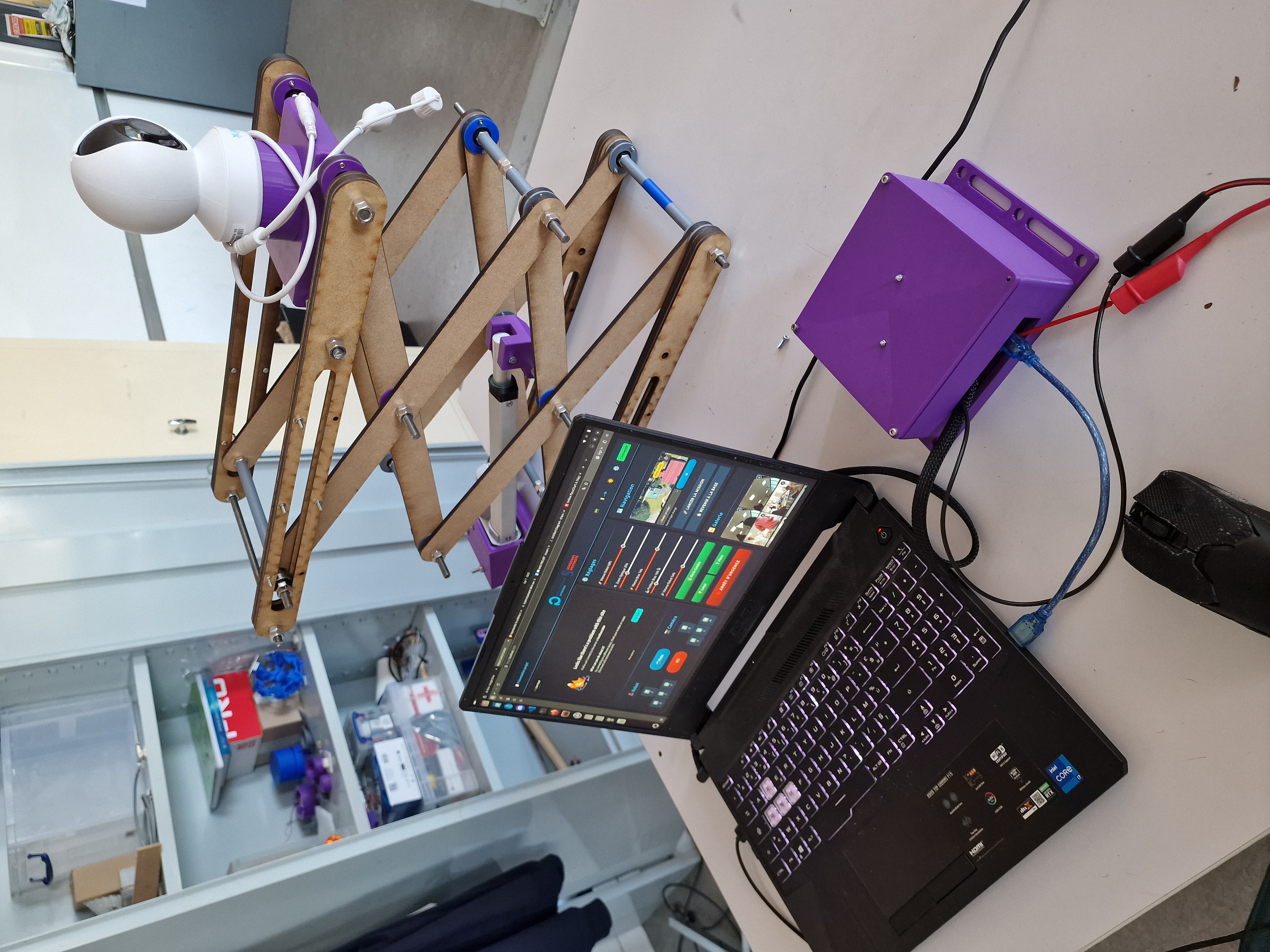 Commande du pantographe depuis l'IHM — prototype MDF en mouvement via le dashboard web